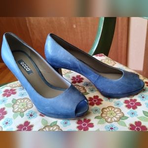 Ecco distressed blue leather peep toe heels. NWOT size 7